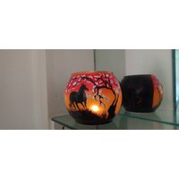 Pferd Und Weißer Kirschblütenbaum Mit Handgemaltem Kerzenhalter Des Sonnenuntergangs von ArtLightGlass