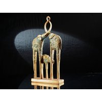 Dekorative Gold-Elefantenfamilie Statue, Handgemachte Hingabe Indoor Home Skulptur, Bücherregal Und Desktop-Moderne Kunst-Dekor-Geschenk von ArtOfAnatoliaCo