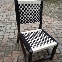 Schachdesign-Stuhl Handgewebter Stuhl Für Schachtisch Designer-Stuhl Aus Holz Weiß-Schwarzer von ArtOfCity