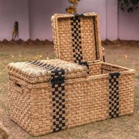 Zwei Falten Jute Und Baumwolle Stamm Korb Für Die Dekoration Goldener Mit Schwarzem Design Alte Vintage Designer-Trunk von ArtOfCity