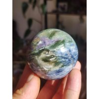 Cyanit Grün + Blau & Rubin - Edelstein Kugel Deko Sphere Sammler Mineral Stufe Heilstein Wohn Natur Qualität Selten Rarität Geschenk Mann Cyanit Grün + Blau & Rubin - Edelstein Kugel Deko Sphere Sammler Mineral Stufe Heilstein Wohn Natur Qualität Selten Rarität Geschenk Mann von ArtOfNatureBerlin