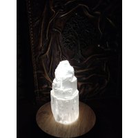 Selenit Eisberg Licht Lampe Led Sockel Ambiente Turm Spitze Ladeturm Deko Stein Bergsäule Hippie Goa Boho Ethno Nature Heilstein Natur Weiß von ArtOfNatureBerlin