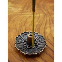 Süßer Räucherstäbchenhalter Aus Kupfer 9 Löcher ~ Blume Lotus ~Incense Halter Home Deko Räuchern Reinigen Räucher Gefäß von ArtOfNatureBerlin
