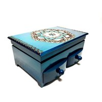 Blaue Schmuckschatulle Aus Holz Mit Schubladen Und Spiegel, Mini Kommode Handgeschnitzt Schmuckkästchen, Schmuckschatulle, Handgeschnitzte Dekobox von ArtRegio