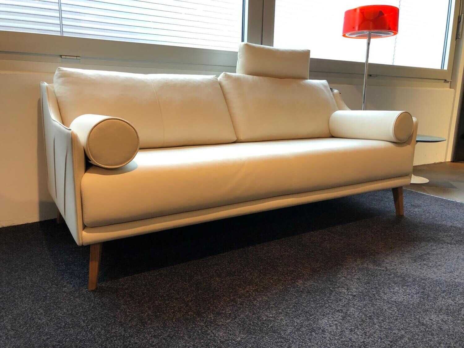 Sofa Zelos Leder L35 Fb. 81 Weiß Füße Holz Braun Geölt von Artanova