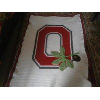 Hand Gehäkelte Ohio State Afghane. Ca. 55 Von 47.rosskame Und Alle. Großartig Für Den Osu-Fan von ArtbySethHouse