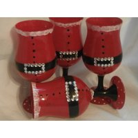 Handbemalter Sants Juwelenbesetzter Anzug. Set Aus 4 Weingläsern. Handbemalt. Tolles Weihnachtsset von ArtbySethHouse
