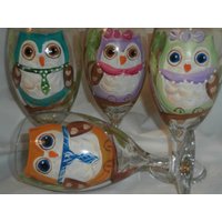 Handgemalte Lustige Eulen, Die Alle in Ihren Bäumen Sitzen. Set Aus 4 16 Unzen Kurzstieligen Eisteegläsern von ArtbySethHouse