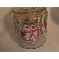Handgemalte Originale Wintereulen Sitzen in Einer Verschneiten Birke. Eine Gallone Kanister/Glas. Original. Usa. Glasdeckel Mit Blauem Band von ArtbySethHouse