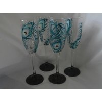 Skurrile Blaue Pfauenfeder Champagnerflöten. 4Er Set. Schwarze Basis von ArtbySethHouse