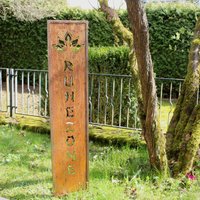 stele "Ruhezone" Mit Lotusblume Edelrost Gartenstecker Schild von ArteFerroShop