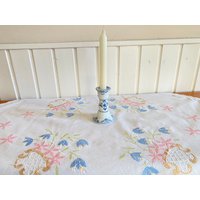 Vintage Baumwolle Ostertischdecke. Blumenmotiv in Provence Style. Handstickerei von ArteModVintage