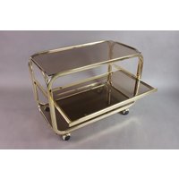 Vintage Gold & Rauchglas Rolltisch | 3-stöckiger Wagen Mid Century Modern Beistelltisch Auf Rollen 2 Lieferbar Vintage Gold & Rauchglas Rolltisch | 3-stöckiger Wagen Mid Century Modern Beistelltisch Auf Rollen 2 Lieferbar von ArteModVintage