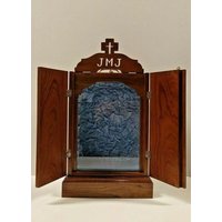 Holzvitrine, Handgefertigt, Mit Stoffinnenseite, Ideal Für 23/27 cm | 9, 05/10, 62 Zoll Große Statuen, Verschließbare Türen von ArteSacraCaravaggio