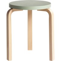 Artek - 60 Hocker, grün lackiert / Birke natur von Artek