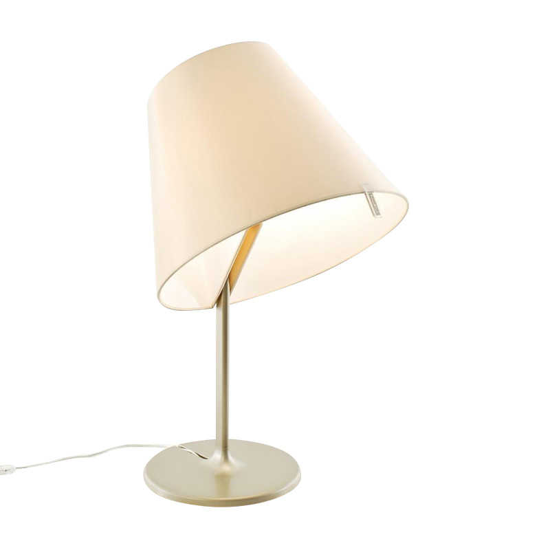 Artemide - Melampo Tavolo Tischleuchte - écru/bronze/Schirm Seidensatin écru/Gestell Aluminium bronze lackiert/H 58cm / Ø 24cm von Artemide