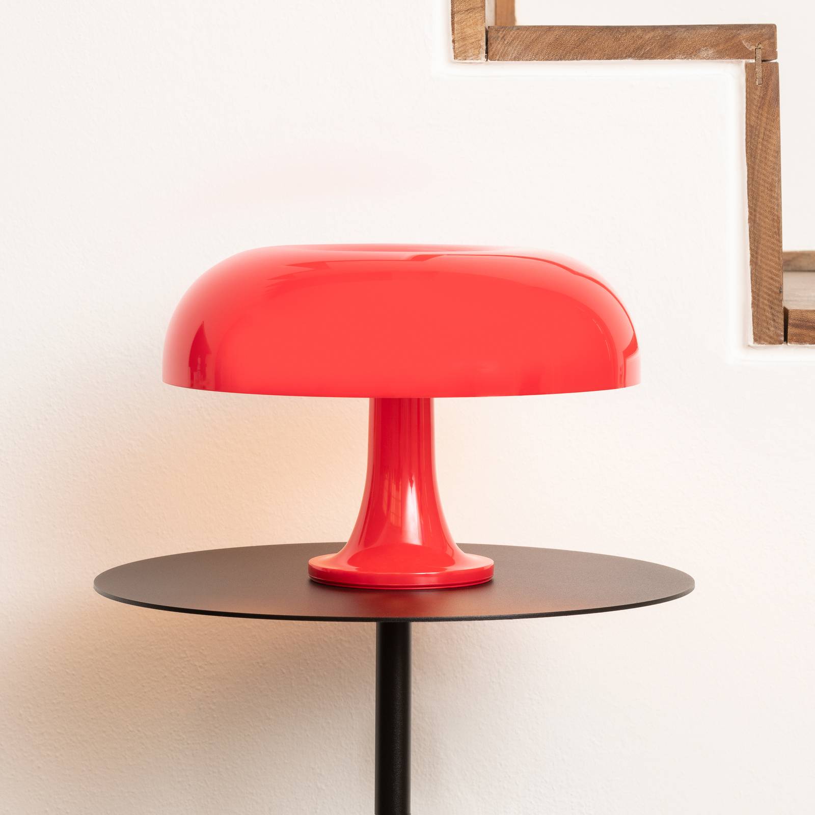 Artemide Nessino - Designer-Tischleuchte, rot von Artemide