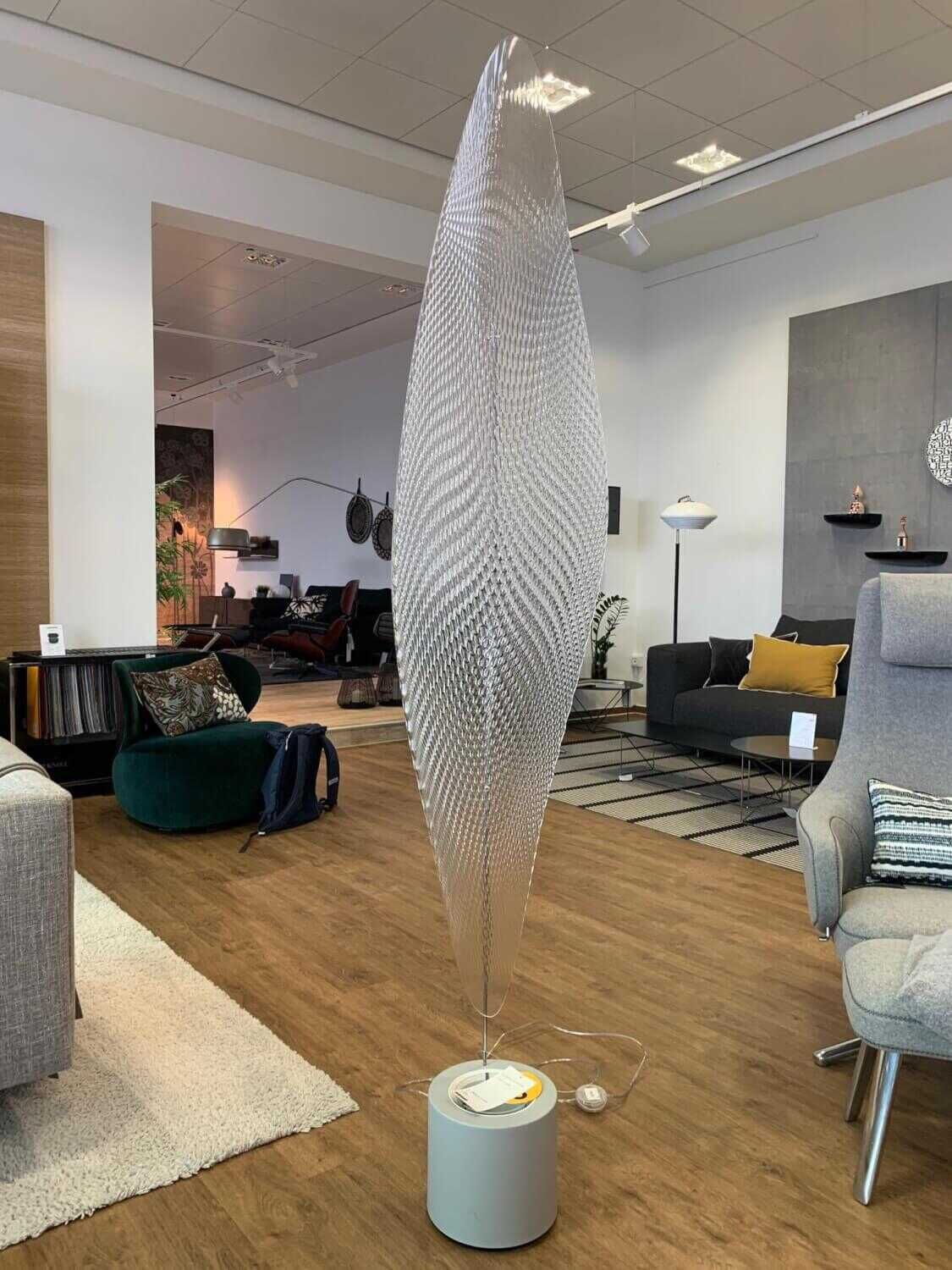 Stehleuchte Cosmic Leaf Terra Halo von Artemide