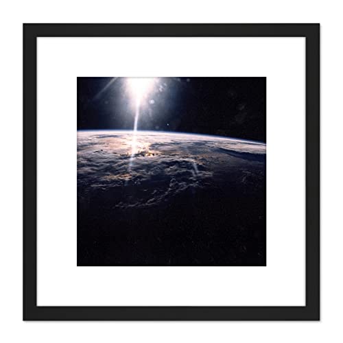 Artery8 NASA-Sonnenlicht über der Erde Discovery Orbiter Gerahmter Kunstdruck 20x20 cm von Artery8
