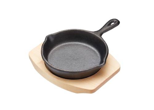 Artesa Mini-Bratpfanne mit Servierbrett aus Ahornholz, Gusseisenpfanne mit Griff 16 x 11,5 x 2,5cm, Brett 13,5 x 10,5 x 1,5cm, 1 Set, Schwarz / Beige von Artesa