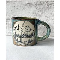 Große Handgemachte Keramik Tasse Mit Berge 600 Ml Mint von ArtesanoCeramika