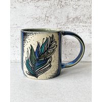 Handgemachte Keramik Getupfter Tonbecher Mit Handbemalter Feder 320 Ml Blauer Tasse Handgemachte Keramik Getupfter Tonbecher Mit Handbemalter Feder 320 Ml Blauer Tasse von ArtesanoCeramika