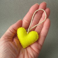 Herz Ornament Aus Recyceltem Filz in Sonnengelb von ArtfulEnds