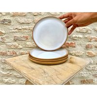 Beiger Steingutteller Mit Weißer Emaille, Handgefertigt in Frankreich von ArthurPottery