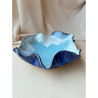 Handgetöpferte Servierschale, Keramik Geschenk, Große Schale Dekoschale, Handgemachte Geschenkidee, Blau Weiß von Artibloom