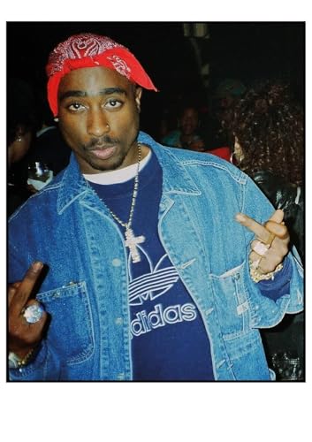 2PAC 2 PAC TUPAC SHAKUR POSTER SHOWING MIDDLEFINGER NEW YORK 1993 von Artificial Posters