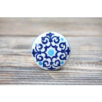 Dekorativer Fleur De Lis Möbelknauf von ArtisanCraftSupply