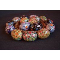 Assorted Pappmaché Handgemachte Ostereier Hergestellt in Kashmir Indien, 3Inchx3Inch Assorted von Artisansvillage