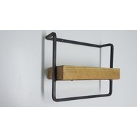 Industrielles Schwebendes Regal Mit Handtuchhalter Recyceltem Scalford-Brett Rustikales Schmiedeeisen von ArtissimoByMaki