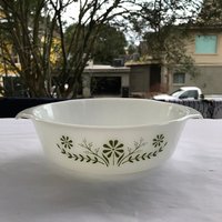 Vintage Milchglas Backform_Jeannette Glasbake_Green Daisy_Circa 1960Er Jahre - 2 Qt 10" Runde Backform/Casserole Schale von ArtistandArtifacts