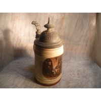 Zunftkrug Eines Jägers Um 1870 Bayern "Die Unfehlbare Niederlage" Jäger Klerus Und Landmann Beim Skat Zunftkrug Eines Jägers Um 1870 Bayern "Die Unfehlbare Niederlage" Jäger Klerus Und Landmann Beim Skat von Artkunst24