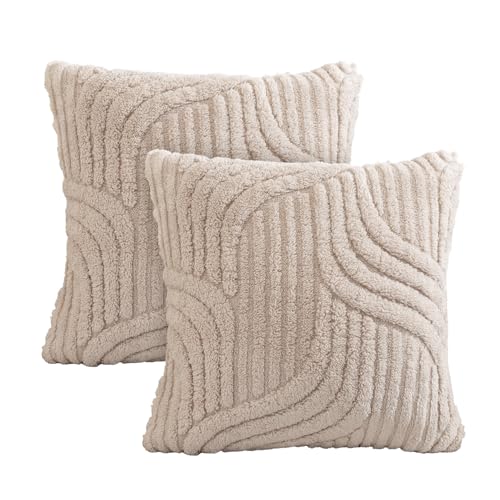Artoid Mode Beige Geometrie Streifen Plüsch Künstliche Pelz Kissenbezüge 2er Set, 45x45 cm Jacquard Samt Sofakissen Zierkissenbezug Schlafzimmer Deko Artoid Mode Beige Geometrie Streifen Plüsch Künstliche Pelz Kissenbezüge 2er Set, 45x45 cm Jacquard Samt Sofakissen Zierkissenbezug Schlafzimmer Deko von Artoid Mode