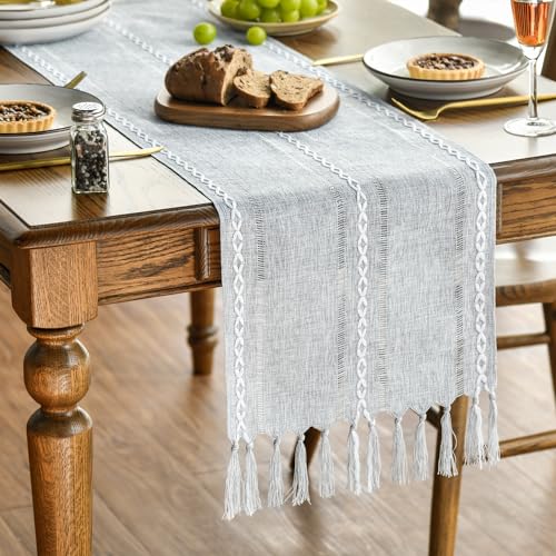 Artoid Mode Boho Hellgrau Landhausstil Quasten Tischläufer, Waschbar Tisch Dekoration Party Geburtstag Valentinstag Hochzeit Dekor 33x183 cm von Artoid Mode