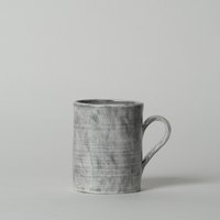 Aya Tokushima Kaffeebecher von ArtonthetableSeattle