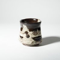 Junri Hamada Kuro Oribe Guinomi Sake Tasse von ArtonthetableSeattle