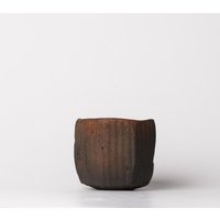 Nobuhito Nakaoka Guinomi Sake Becher Tanka Yakishime Mit Gold von ArtonthetableSeattle
