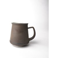 Tadahiro Nakanishi Becher Tasse von ArtonthetableSeattle