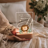 Nachtlicht Baby Personalisiert Lampe Mit Name & Geburtsdaten Geschenk Zur Geburt Junge Kinderzimmer Löwe Nachtlicht Baby Personalisiert Lampe Mit Name & Geburtsdaten Geschenk Zur Geburt Junge Kinderzimmer Löwe von ArtowerLight