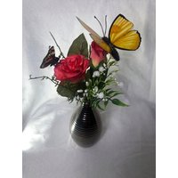 Rosa Blumenstrauß Vase Mit Gelben Schmetterlingen von ArtsByVic