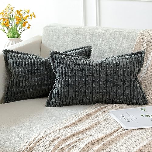 Artscope 2er Set Kordsamt Kissenbezüge Moderne Kissenhüllen Dekorative Sofakissen Umwickelte Kante Dekokissen Weicher Zierkissenbezug für Wohnzimmer Sofa Schlafzimmer Boho Dekor Dunkelgrau, 30x50cm von Artscope