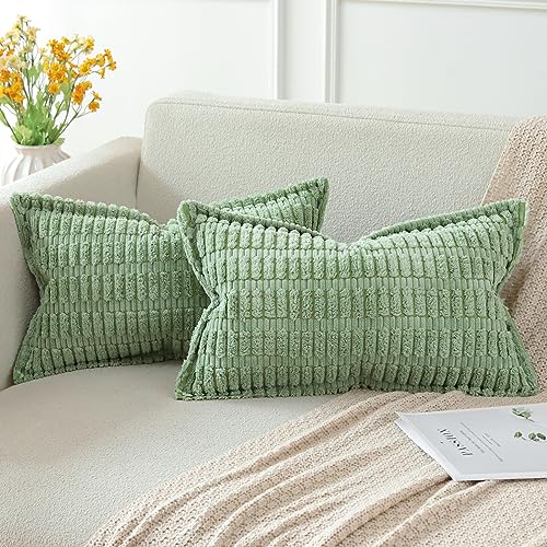 Artscope 2er Set Kordsamt Kissenbezüge Moderne Kissenhüllen Dekorative Sofakissen Umwickelte Kante Dekokissen Weicher Zierkissenbezug für Wohnzimmer Sofa Schlafzimmer Boho Dekor Grün, 30x50cm von Artscope