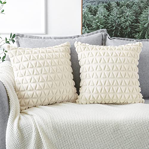 Artscope 2er Set Kurze Wolle Kissenbezüge Weicher Plüsch Luxus Wollsamt Zierkissenbezuge Dekokissen Boho Kissenhülle für Sofa Schlafzimmer Zuhause Dekor Dreiecksform Creme Beige, 45x45cm von Artscope