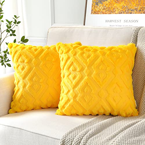 Artscope 2er Set Wolle Kissenbezüge Weicher Plüsch Kurzer Wollsamt Dekokissenbezüge Luxuriöses Sofakissen Europäische Kissenhülle für Sofa Schlafzimmer Geometrische Gold-Gelb, 40x40cm von Artscope