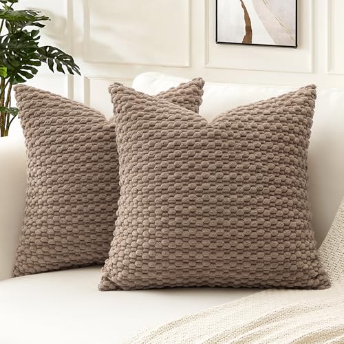 Artscope Kissenbezug Kordsamt Cord Körnig Zierkissenbezug 40x40 cm Geometrische Kissenhüllen Weiche Sofakissen Couchkissen für Sofa Schlafzimmer Wohnzimmer Büro Zuhause Dekorative 2er Set, Braun Artscope Kissenbezug Kordsamt Cord Körnig Zierkissenbezug 40x40 cm Geometrische Kissenhüllen Weiche Sofakissen Couchkissen für Sofa Schlafzimmer Wohnzimmer Büro Zuhause Dekorative 2er Set, Braun von Artscope