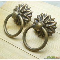 2, 16 "Durchmesser 2 Stück Vintage Massiv Messing Ring Pull Häkeln Daisy Blume Detaillierte Schrank Messingknopf Schublade Pulls P049 von ArtsofBrass