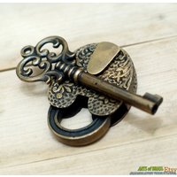 Antike Blumen Geschnitzt Vorhängeschloss Mit Big Skeleton Keys Massiv Messing Vintage Tresor Schloss von ArtsofBrass
